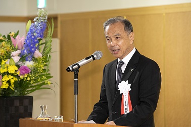 吉岡知哉理事長