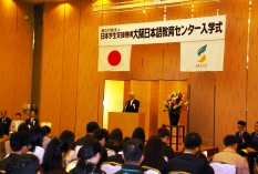 photo at the latest entrance ceremony in April (encouragement from JASSO's Vice President)