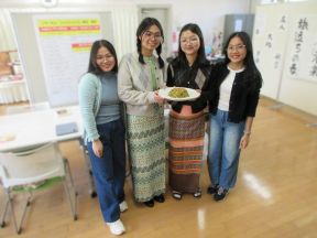 Wearing Myanmar local costume at an exchange event of Shinjuku ward
