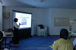 Presentation_of_Ms._MIKAMI_KOKORO