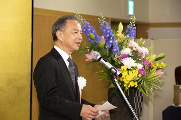 吉岡知哉理事長