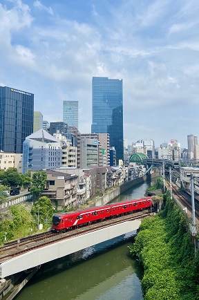 都会を走る電車