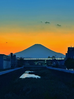 夕暮れの富士山