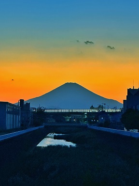 夕暮れの富士山