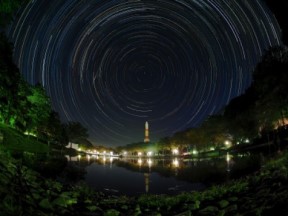 ロケットと北極星
