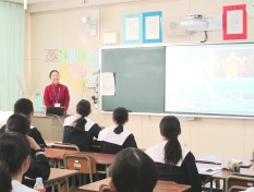 photo of a leture to Japanese students